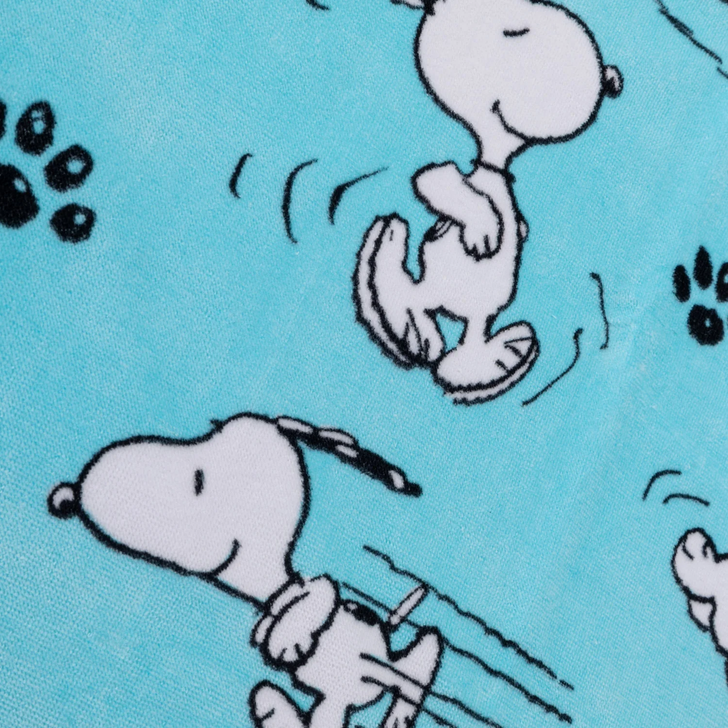 Peanuts® Oversized Beach Towel - Image 8