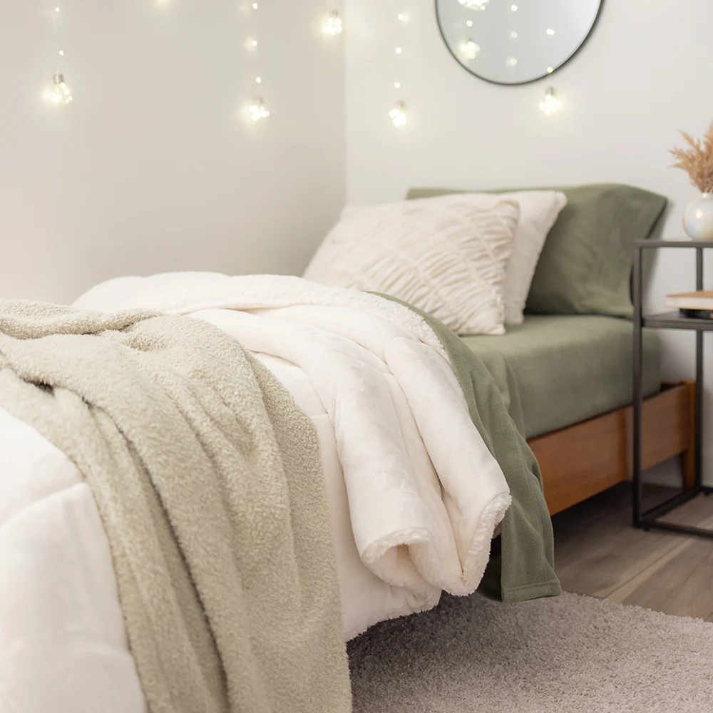 Retro Comfort Plush Blanket - Image 9
