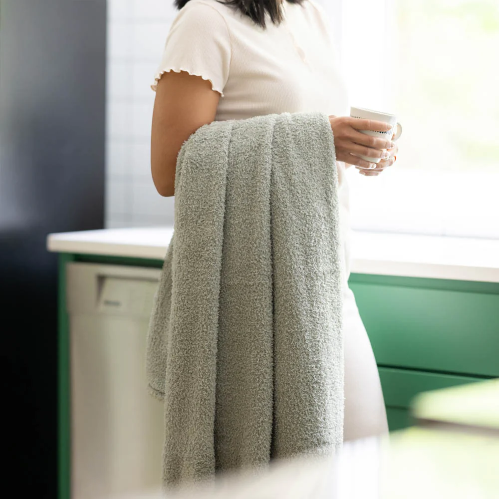 Retro Comfort Plush Throw - Image 5